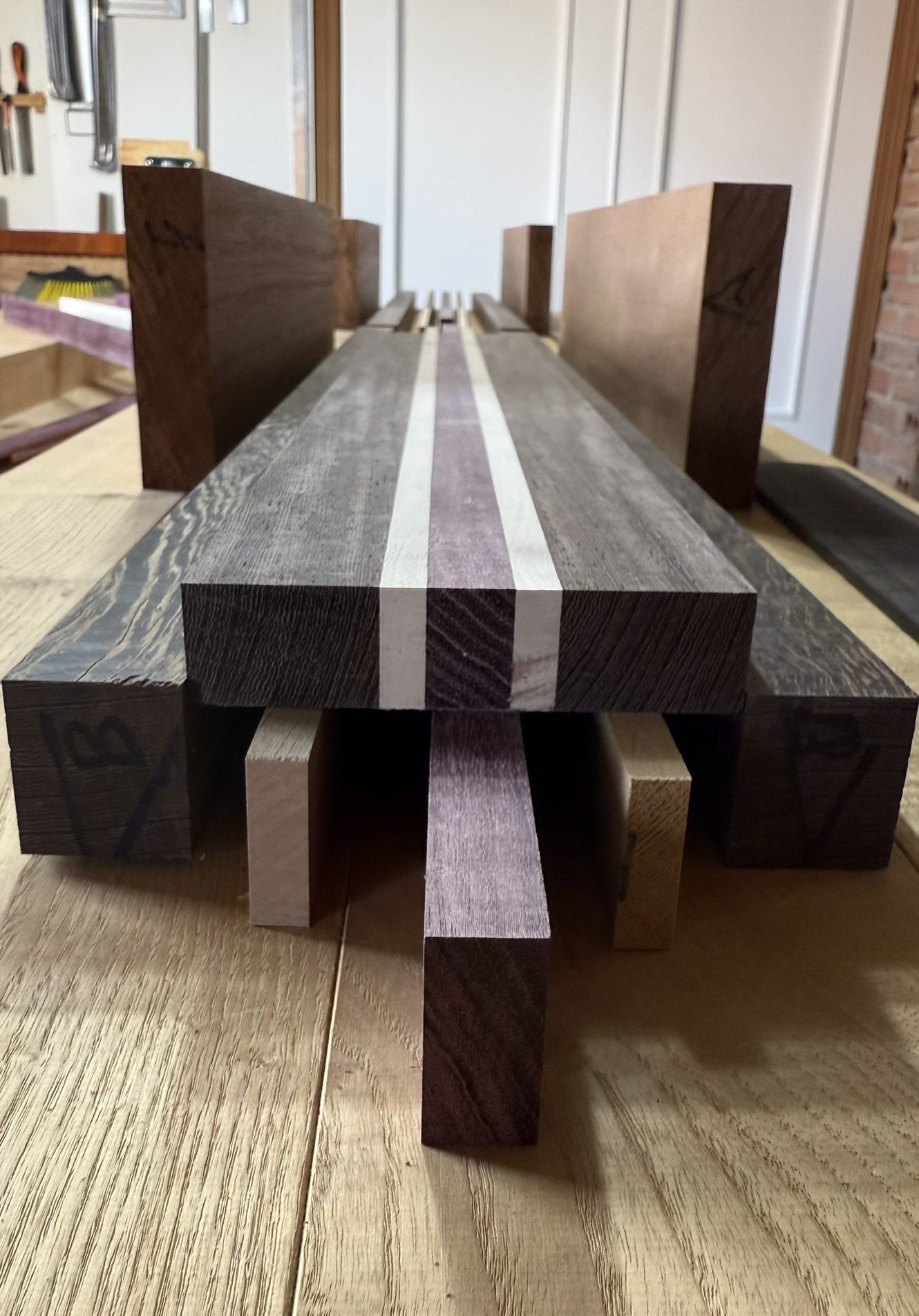 madera maciza amaranto y wengue